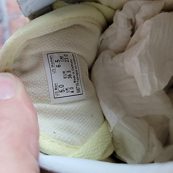 VANS LEATHER LOWTOPS, WOMANS SIZE 6.5 EUC - Picture 11 of 11